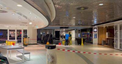 Video shows water gushing through ceiling of Manchester Airport terminal during thunderstorm - manchestereveningnews.co.uk - Usa