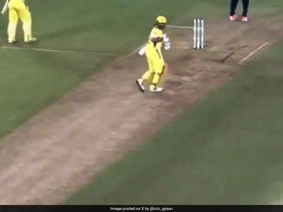 Rajasthan Royals - Daryl Mitchell - Singh Dhoni - Gujarat Titans - Fresh Video Shows MS Dhoni's Hilarious Act Right Before Fan Breached Security To Touch His Feet - sports.ndtv.com - county Kings