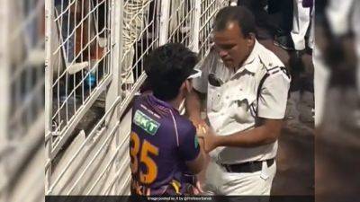Video: KKR Fan Tries To Steal Match Ball, Gets Taught A Lesson By Police - sports.ndtv.com - India
