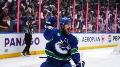 Leon Draisaitl - Elias Lindholm - Canucks pull off wild comeback in 5-4 win over Oilers - cbc.ca - county Kings