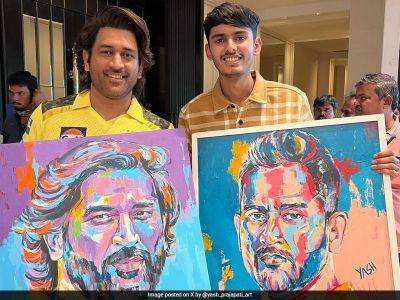 MS Dhoni Makes A Fan's Day By Signing His Hand-Made Portraits. Video Goes Viral